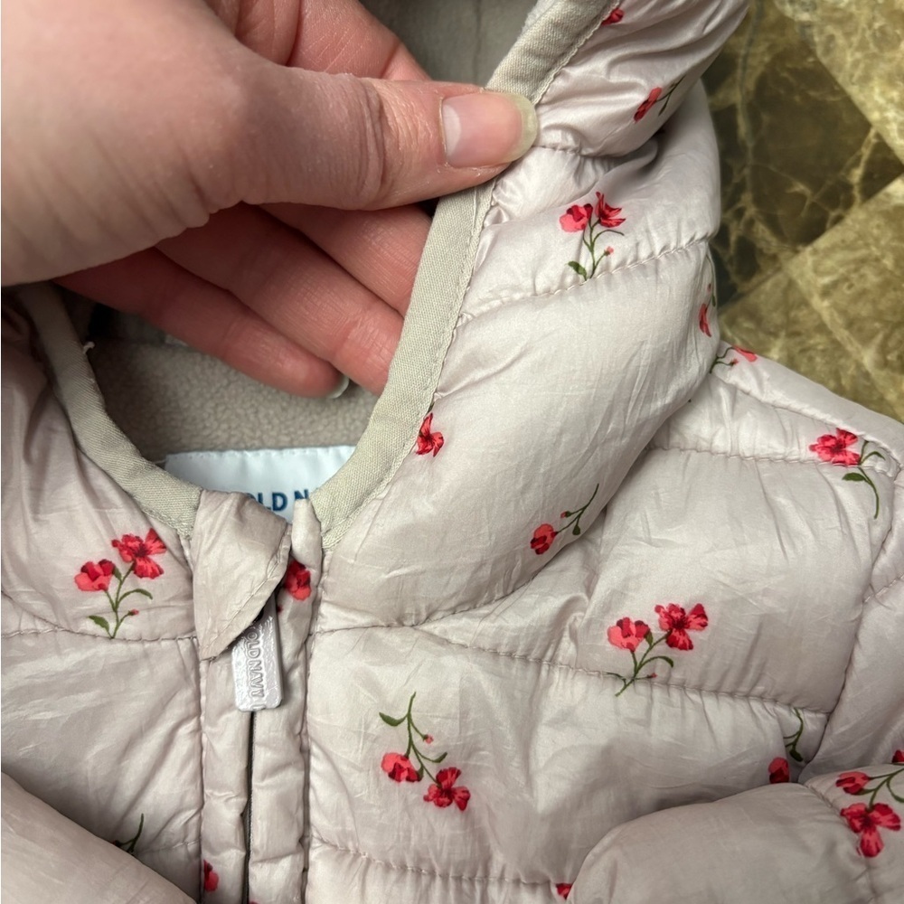 Old Navy Pink Floral Puffer Jacket for Kids 6-12 months - Picture 6 of 7